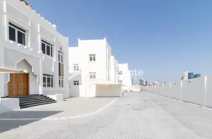 فيلا - 6 غرف نوم - 8 حمامات للايجار في شارع بحيرة الخليج الغربي - بحيرة وست لاجون - الدوحة