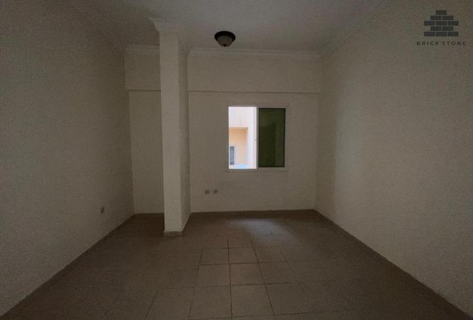 902379 - Property Image 3