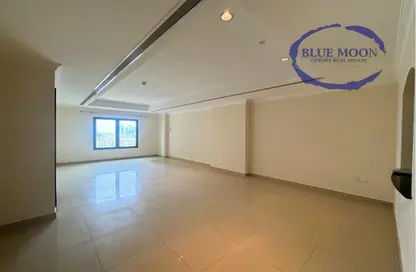 Apartment - 1 Bedroom - 2 Bathrooms for rent in West Porto Drive - Porto Arabia - The Pearl Island - Doha