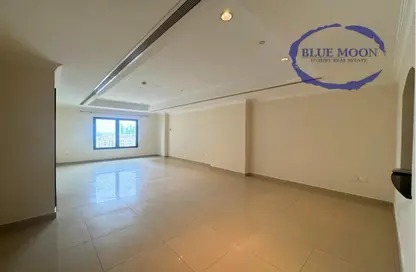 Apartment - 1 Bedroom - 2 Bathrooms for rent in West Porto Drive - Porto Arabia - The Pearl Island - Doha