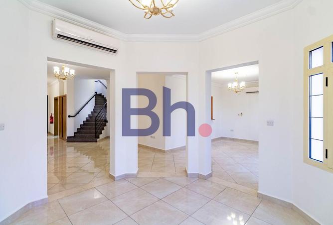 954868 - Property Image 2