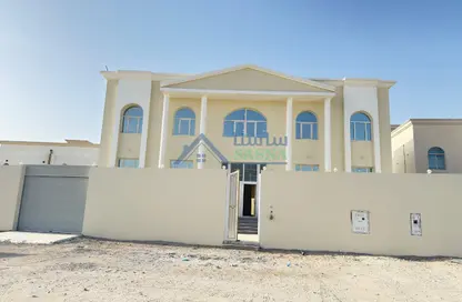 فيلا - 7 غرف نوم - 8 حمامات للايجار في شارع ام السنيم - عين خالد - الدوحة