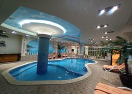 صورةحوض سباحة لـ: شقة - 2 غرف نوم - 3 حمامات للكراء في شارع الزبير بكار - السد - الدوحة, صورة 1