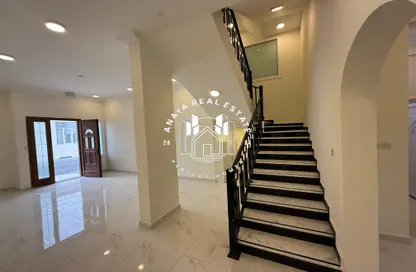 فيلا - 7 غرف نوم - 7 حمامات للايجار في المرخية - الدوحة