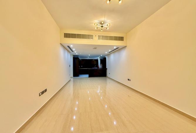 963033 - Property Image 2