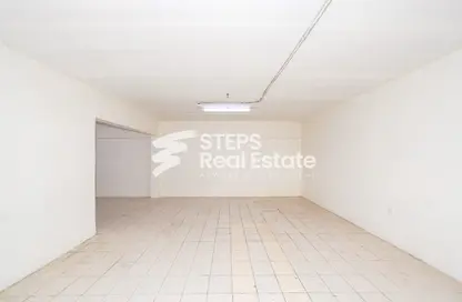 Labor Camp - Studio - 7+ Bathrooms for rent in Industrial Area 4 - Industrial Area - Industrial Area - Doha