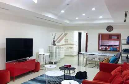 Apartment - 2 Bedrooms - 3 Bathrooms for rent in Tower 16 - Porto Arabia - The Pearl Island - Doha