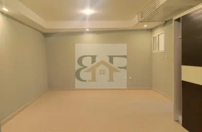 Apartment - 2 Bedrooms - 2 Bathrooms for rent in Umm Ghuwalina - Umm Ghuwailina - Doha