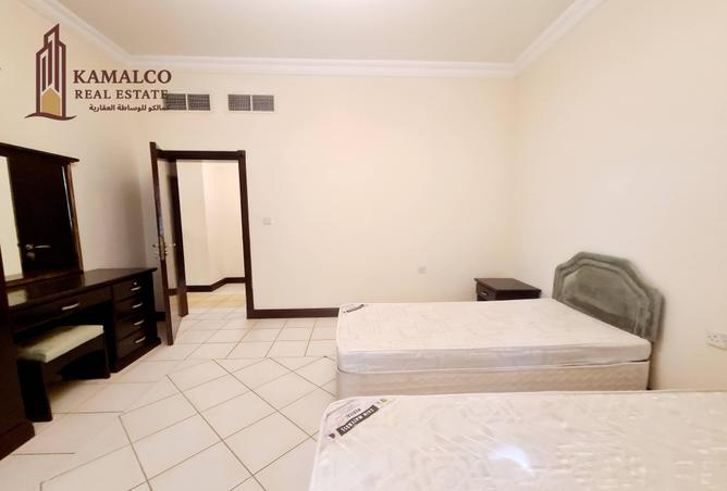 943008 - Property Image 2