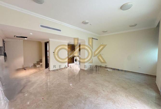 956044 - Property Image 3