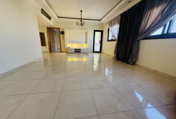 982856 - Property Main Image