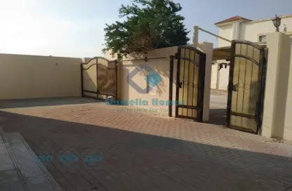 Villa - 4 Bedrooms - 6 Bathrooms for rent in Wadi Al Shaheeniya Street - Ain Khaled - Doha