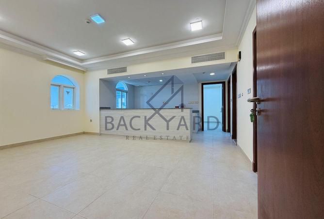 931612 - Property Image 2