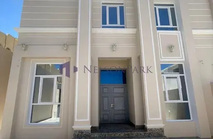 Villa - 5 Bedrooms - 6 Bathrooms for rent in Simaisma Street - Umm Ghuwailina - Doha