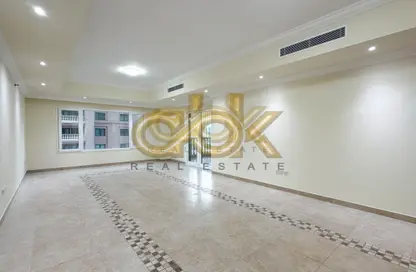 Apartment - 2 Bedrooms - 3 Bathrooms for sale in East Porto Drive - Porto Arabia - The Pearl Island - Doha Apartment - 2 Bedrooms - 3 Bathrooms for sale in East Porto Drive - Porto Arabia - The Pearl Island - Doha