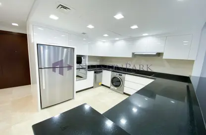 صورة لـ مطبخ شقة - غرفة نوم - 2 حمامات للبيع في فيفا بحرية شرق - فيفا بحرية - جزيرة اللؤلؤة - الدوحة ، صورة رقم 1