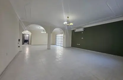 مجمع سكني - 4 غرف نوم - 4 حمامات للايجار في شارع الحضارة - الثمامة - الدوحة
