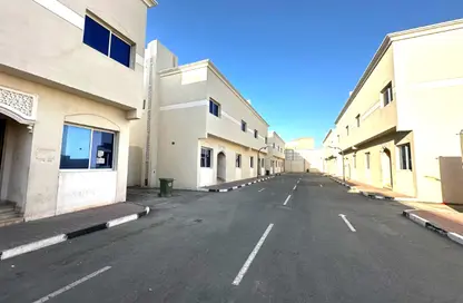 مجمع سكني - 6 غرف نوم - 4 حمامات للايجار في فلل عين خالد - عين خالد - الدوحة