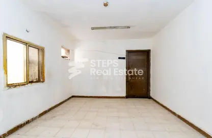 سكن عمال - استوديو للايجار في شارع الصناعية الشرقي - بركة العوامر - الوكرة