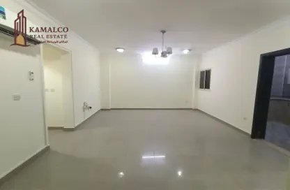 Apartment - 1 Bedroom - 2 Bathrooms for rent in Umm Ghwailina Comm - Umm Ghuwalina - Umm Ghuwailina - Doha
