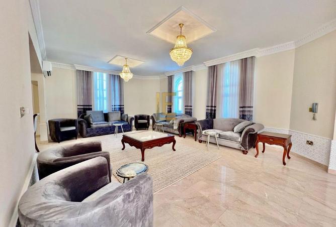 907453 - Property Image 3