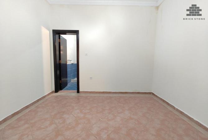 913412 - Property Image 3