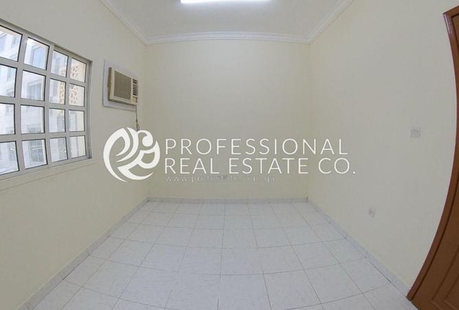 956318 - Property Image 3