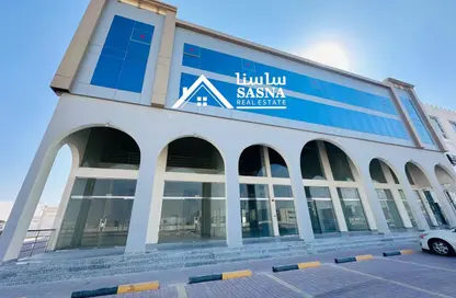 معرض - استوديو - 8 حمامات للايجار في شارع الصناعية الشرقي - بركة العوامر - الوكرة