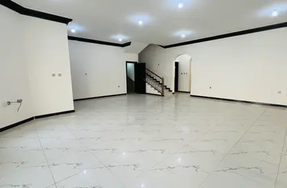 Villa - 5 Bedrooms - 4 Bathrooms for rent in Ain Khaled Villas - Ain Khaled - Doha