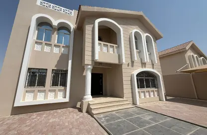 فيلا - 4 غرف نوم - 6 حمامات للايجار في فلل الدحيل - الدحيل - الدوحة