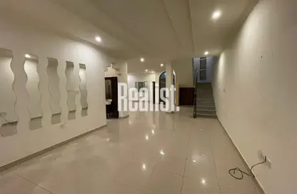 مجمع سكني - 3 غرف نوم - 4 حمامات للايجار في بوابة عين خالد - عين خالد - الدوحة