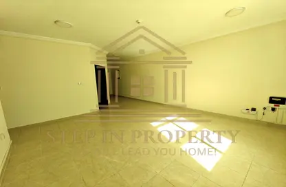 شقة - 3 غرف نوم - 2 حمامات للايجار في شارع سالاجا - دوحة الجديد - الدوحة