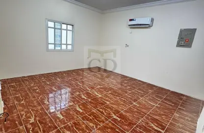 Apartment - 2 Bedrooms - 1 Bathroom for rent in Bin Omran 35 - Fereej Bin Omran - Doha