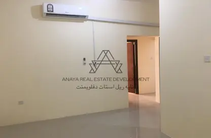 شقة - 2 غرف نوم - 2 حمامات للايجار في شارع ام السنيم - عين خالد - الدوحة