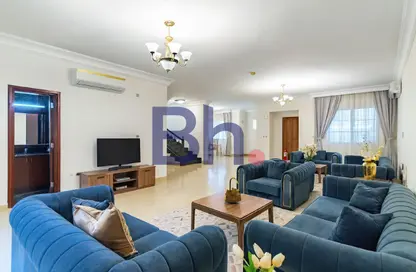 فيلا - 4 غرف نوم - 5 حمامات للايجار في واي فيلدج - ابو سدرة - الريان - الدوحة