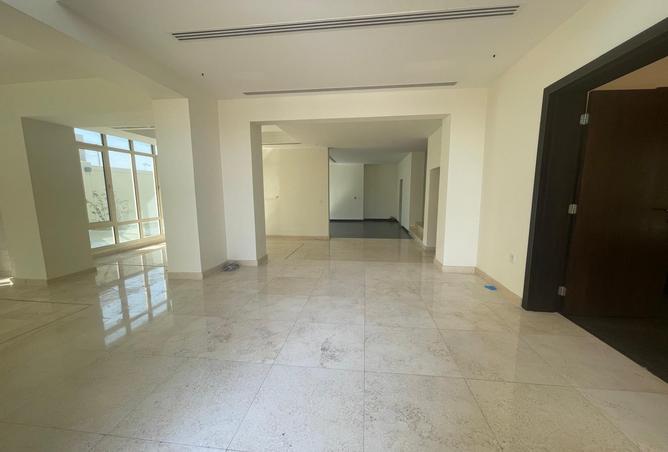 937989 - Property Image 2
