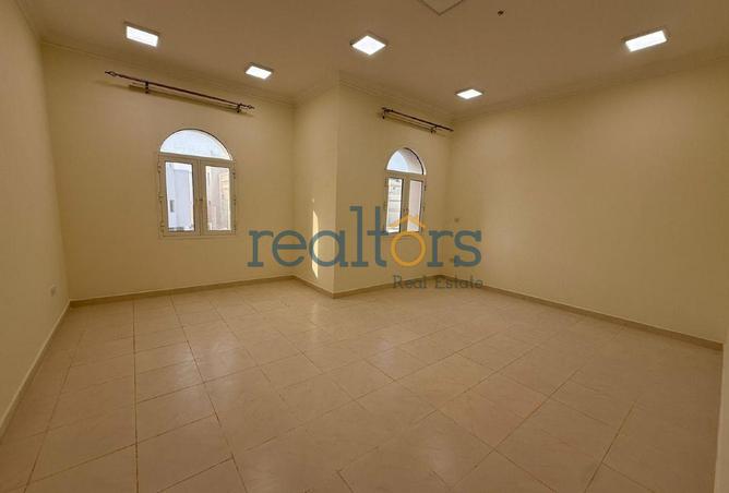 933694 - Property Image 2