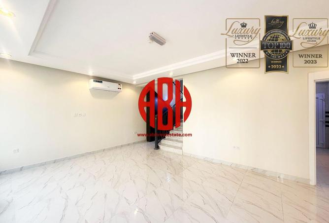 992271 - Property Image 3