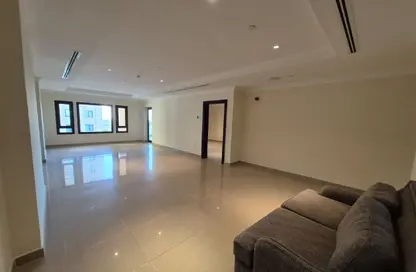 Apartment - 1 Bedroom - 2 Bathrooms for rent in West Porto Drive - Porto Arabia - The Pearl Island - Doha