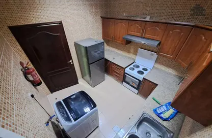 Apartment - 2 Bedrooms - 2 Bathrooms for rent in Bin Omran 35 - Fereej Bin Omran - Doha