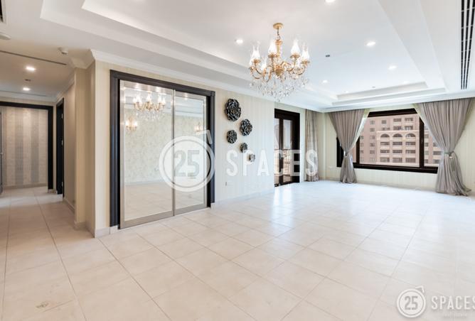 Apartment - 2 Bedrooms - 3 Bathrooms for rent in West Porto Drive - Porto Arabia - The Pearl Island - Doha