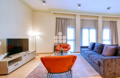 Living Room image for: Apartment - 2 Bedrooms - 3 Bathrooms for rent in Chateau - Qanat Quartier - The Pearl Island - Doha, Image 1