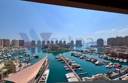 شقة - 3 غرف نوم - 4 حمامات للايجار في طريق بورتو الشرقي - بورتو أرابيا - جزيرة اللؤلؤة - الدوحة