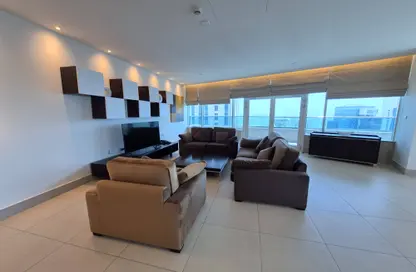 Apartment - 3 Bedrooms - 5 Bathrooms for rent in West Bay Tower - West Bay - West Bay - Doha