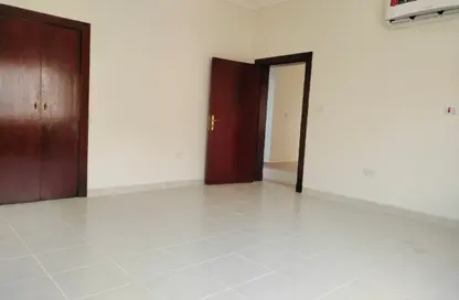 مجمع سكني - 4 غرف نوم - 4 حمامات للايجار في شارع المطار القديم - طريق المطار القديم - الدوحة