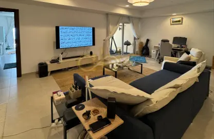 Apartment - 1 Bedroom - 2 Bathrooms for rent in Viva West - Viva Bahriyah - The Pearl Island - Doha