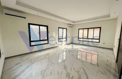 فيلا - 7 غرف نوم - 8 حمامات للايجار في العب - الخيصة - أم صلال محمد