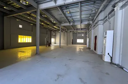 Warehouse - Studio - 6 Bathrooms for rent in East Industrial Street - Birkat Al Awamer - Al Wakra