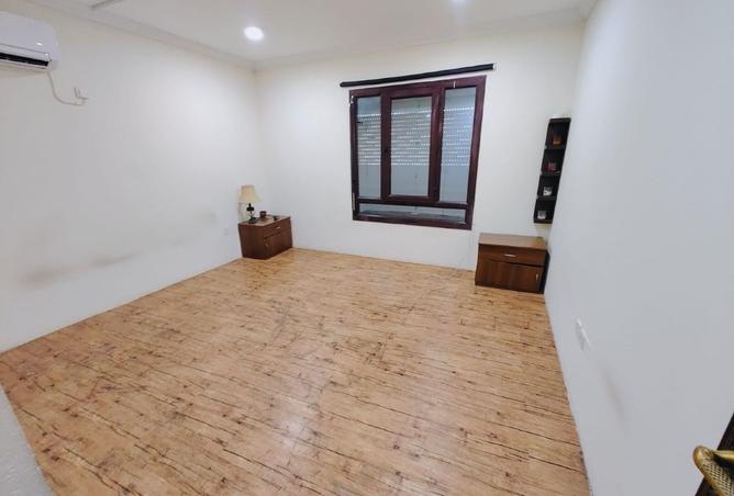 965292 - Property Image 3