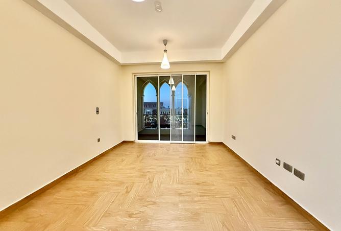 963033 - Property Image 3